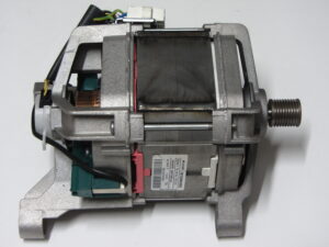Montage de la voiture électrique de Tonton Bahri — photo 4